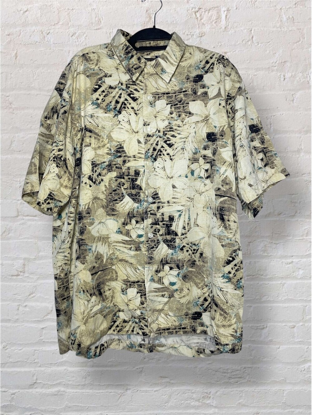 IZOD 100% Silk Floral Hawaiian Shirt Festival Resort Wear